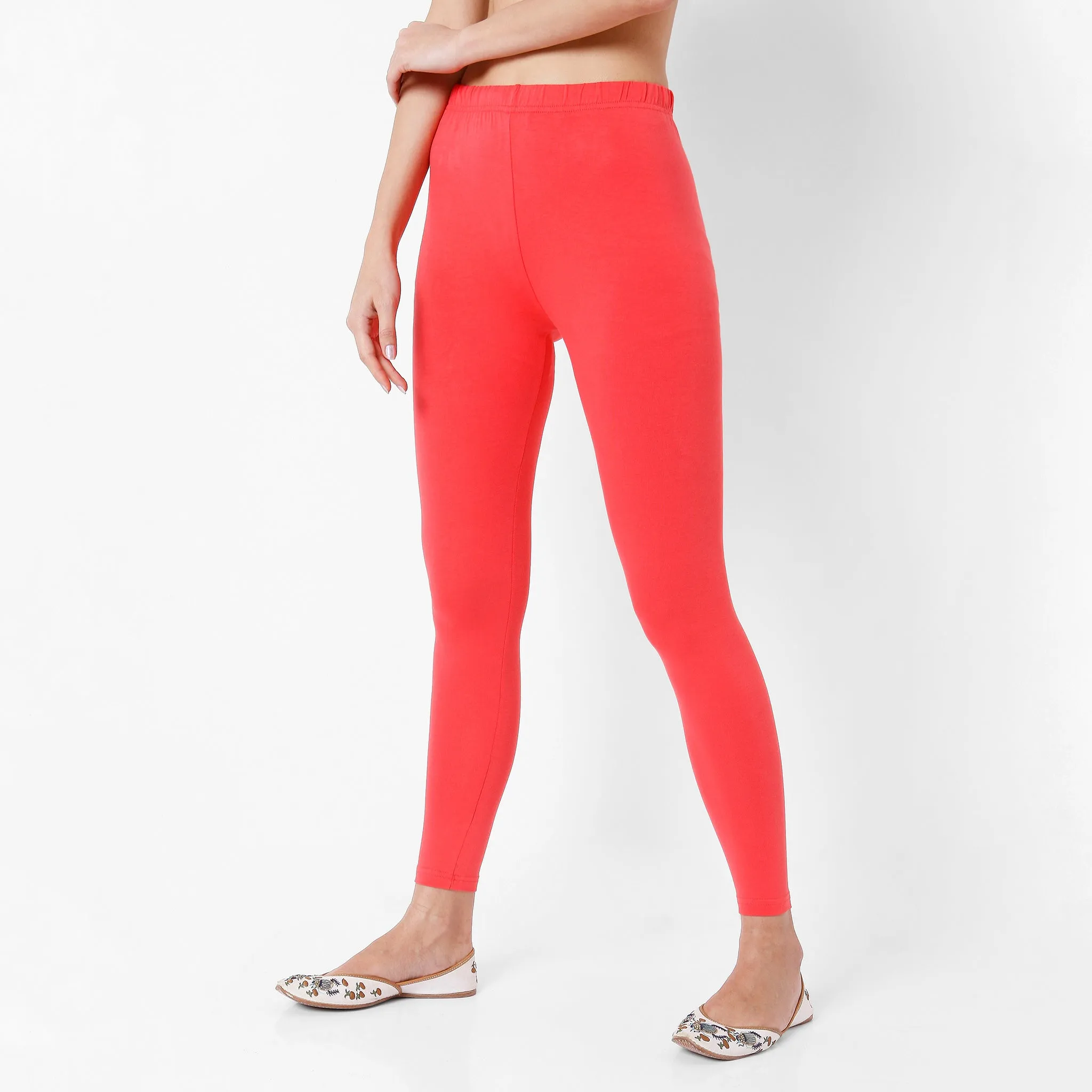 Straight Fit Solid Mid Rise Leggings