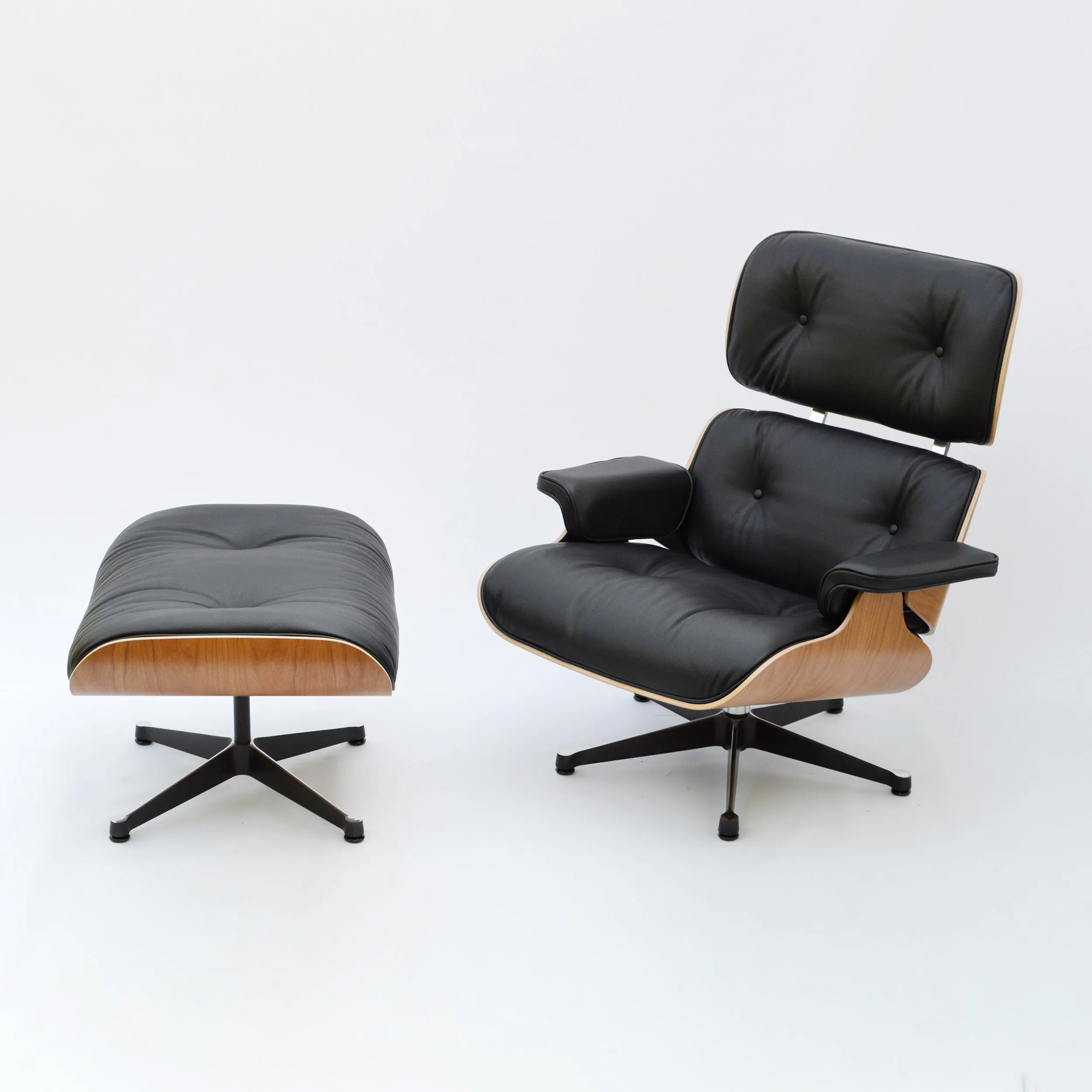 Vitra Lounge Chair & Ottoman - Amerikanischer Kirschbaum / Leder Premium F Nero (XL / Neue Maße)